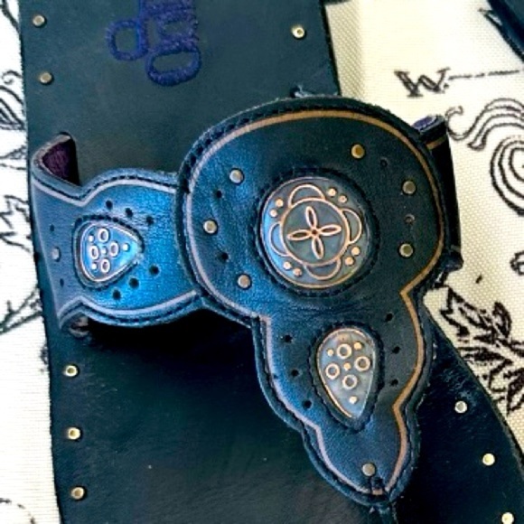 Indigo by Clarks womens sz 8 black leather boho thong sandals - Picture 3 of 9